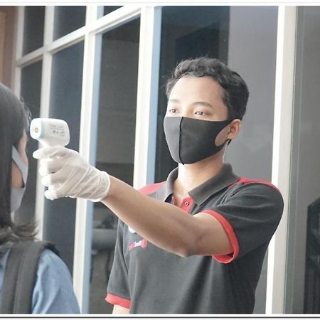 Reddoorz Plus @ Purwosari Surakarta  Exterior photo