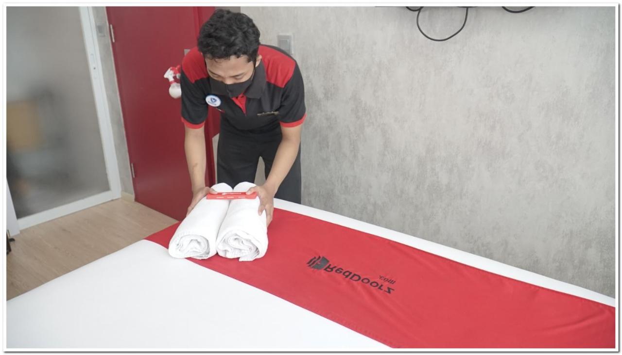 Reddoorz Plus @ Purwosari Surakarta  Exterior photo