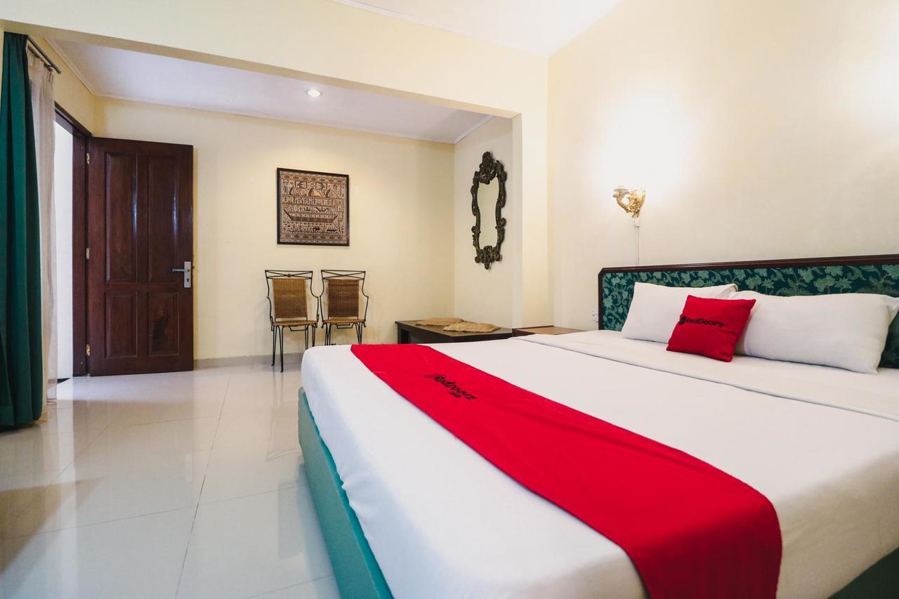 Reddoorz Plus @ Purwosari Surakarta  Exterior photo