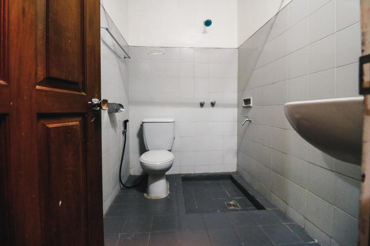 Reddoorz Plus @ Purwosari Surakarta  Exterior photo