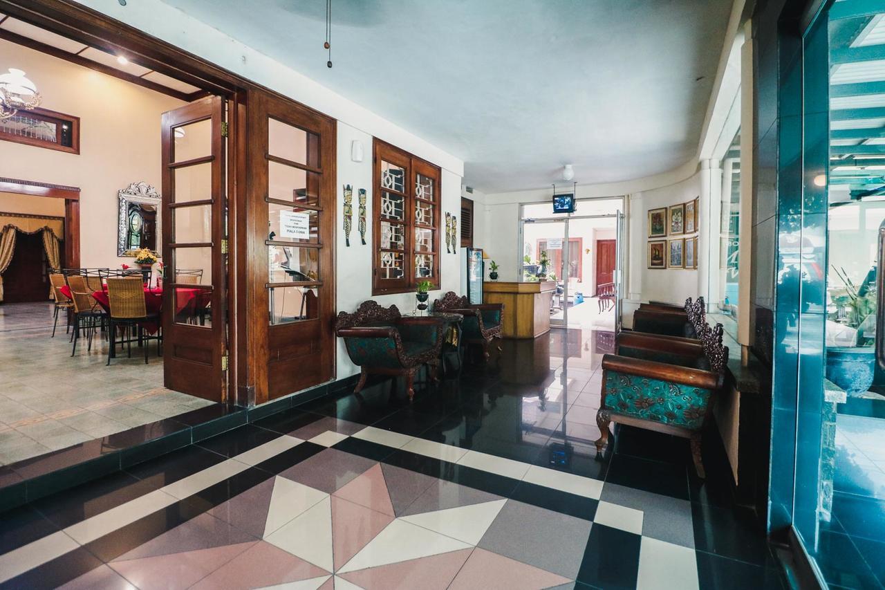 Reddoorz Plus @ Purwosari Surakarta  Exterior photo