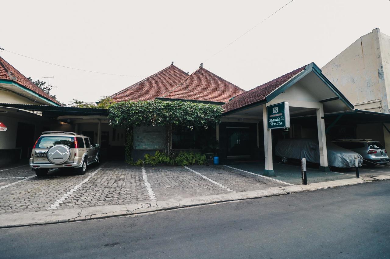 Reddoorz Plus @ Purwosari Surakarta  Exterior photo