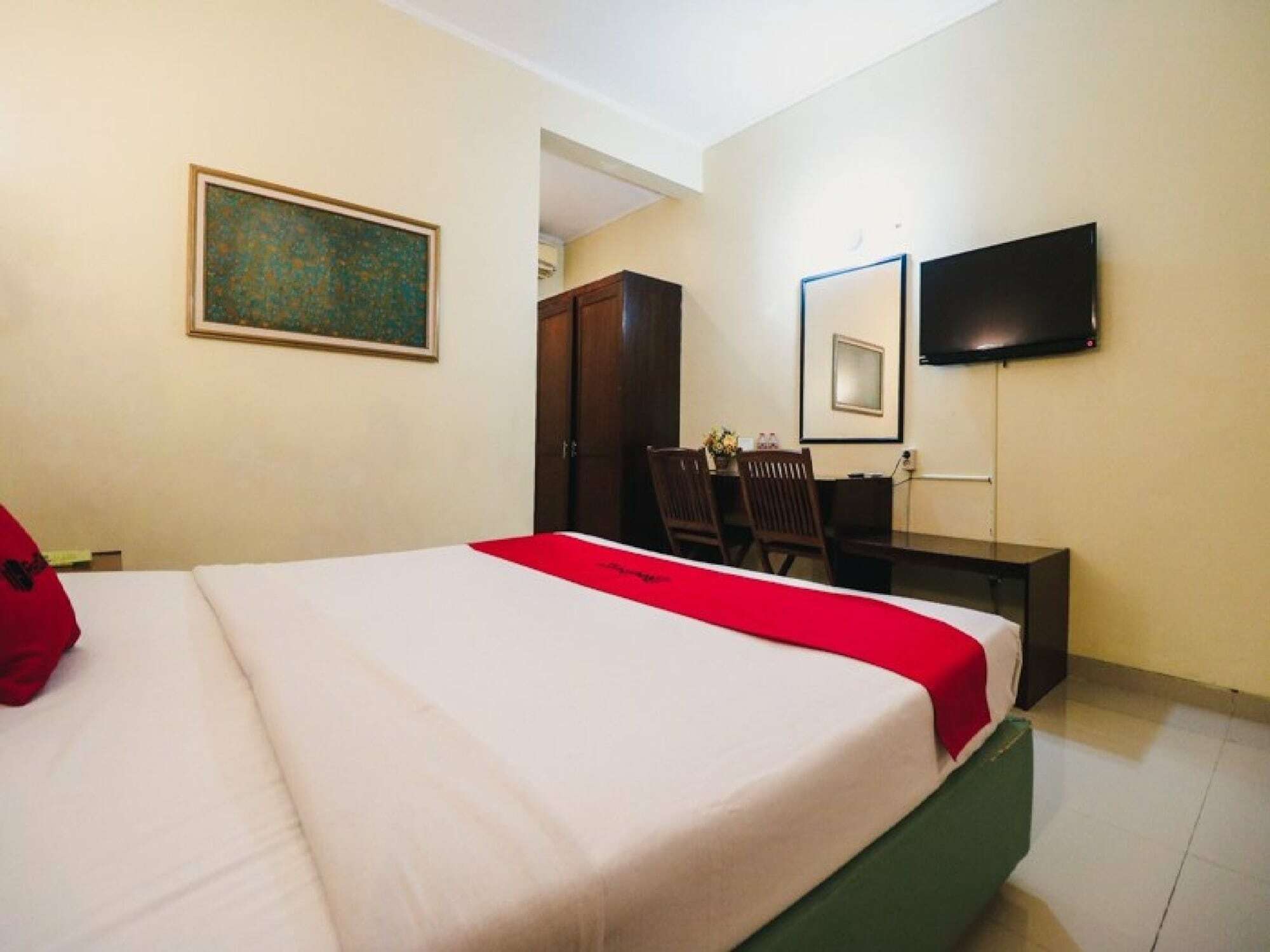 Reddoorz Plus @ Purwosari Surakarta  Exterior photo